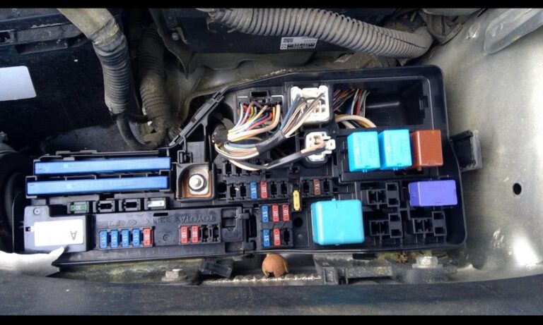 Toyota Camry Fuse Box Diagrams – Full Schemes for All Generations (Interior & Engine Compartment)