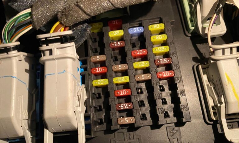 Ford Focus Fuse box diagrams – Full schemes for all generations (Interior & Engine Compartment)