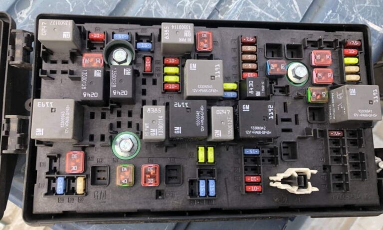 Chevrolet Camaro fuse systems: complete diagrams from 1993 onwards