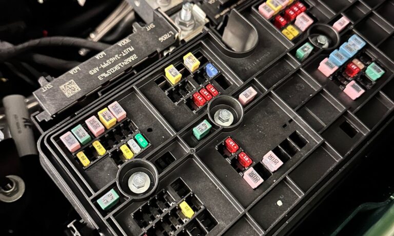 Ford Bronco fuse boxes: diagrams and specifications from 1990 to present