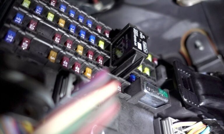 Ford Explorer fuse boxes: diagrams and specifications from 2000 to present