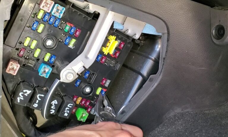 Chevrolet Captiva fuse box diagrams: Complete detailed schemes for all generations