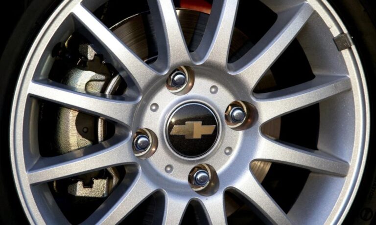 Chevrolet wheel bolt pattern: how to choose the right wheels and avoid road problems