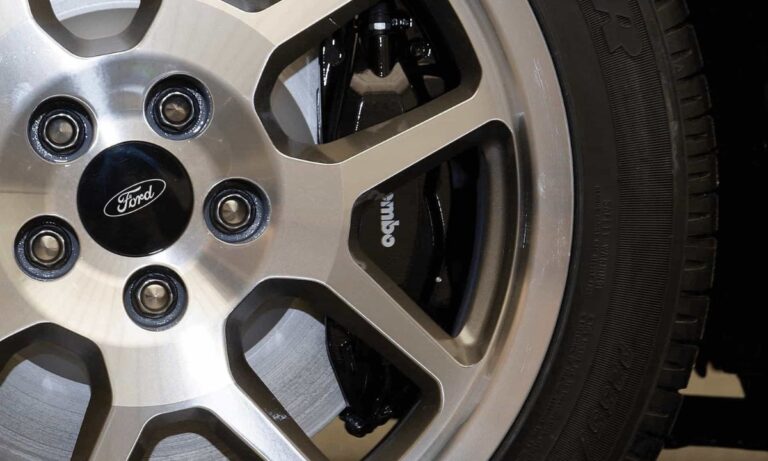 Ford wheel and tire sizes guide: Complete OEM specifications